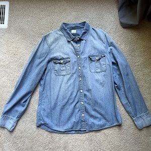 J.Crew Classic Fit Chambray shirt Women’s Large
